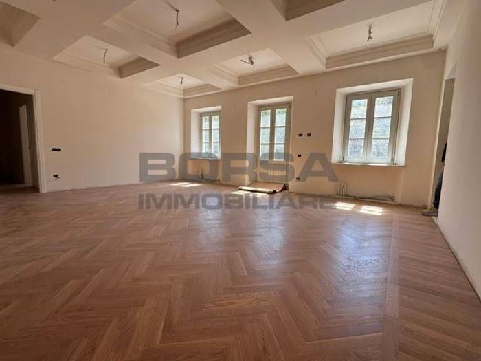 Appartamento con 6 locali in vendita in Via Ombrosa, Ardenza, Livorno