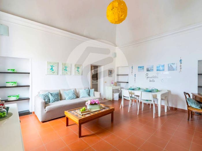Appartamento quadrilocale in vendita in Piazza Bastione, Laigueglia