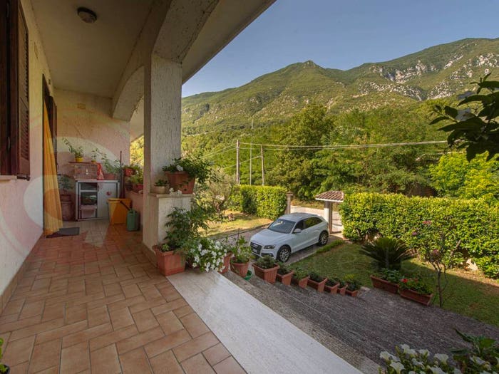 Casa con 6 locali in vendita in Località Case Giovannone, Balsorano