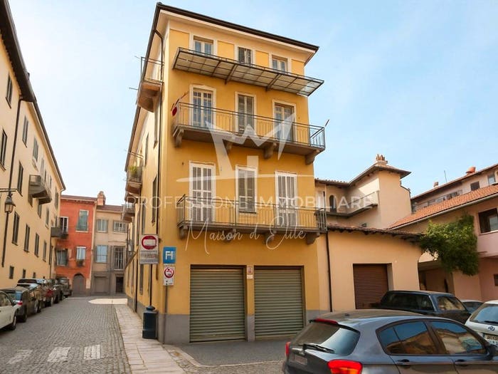 Appartamento trilocale in vendita in Piazza Umberto I, Centro Storico, Moncalieri