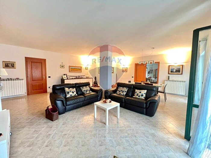 Appartamento con 6 locali in vendita in Via M G Agnesi, Parco Cerasole, Caserta