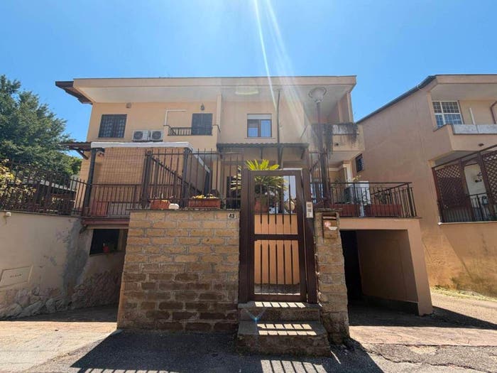 Casa quadrilocale in vendita in Via Augusto Falessi, Centro, Albano Laziale