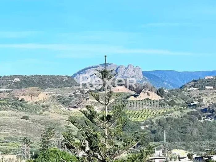 Appartamento quadrilocale in vendita in Via Stesicoro, Locri