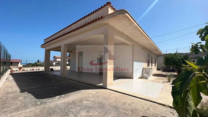 Casa con 6 locali in vendita in Alcamo