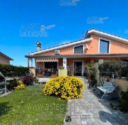 Casa quadrilocale in vendita in Via Balsorano, Castelverde, Roma