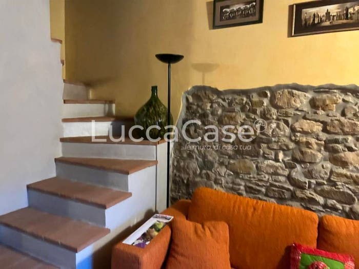 Casa trilocale in vendita in Via dei Canali, Colle di Compito Castelvecchio, Capannori