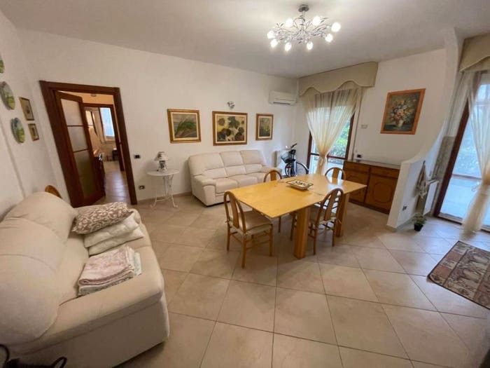 Appartamento con 5 locali in vendita in Via Pisa, Marina di Massa Centro, Massa
