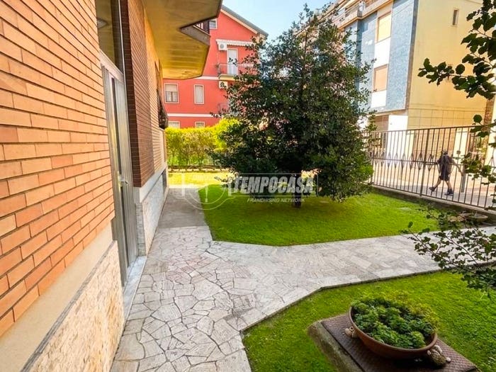 Appartamento trilocale in vendita in Via della Liberazione, Centro, Gaggiano