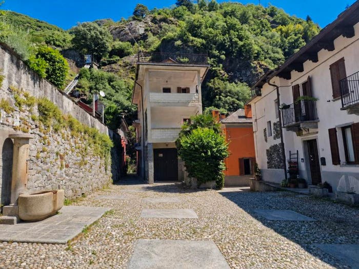 Appartamento con 6 locali in vendita in Piazza Guglielmo Marconi, Centro, Vogogna