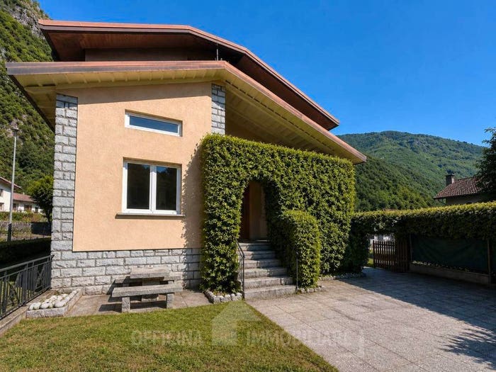 Appartamento con 5 locali in vendita in Via San Fedelino, Campo, Novate Mezzola