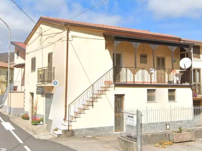 Casa con 6 locali in vendita in Via Beato Antonio, Olivadi