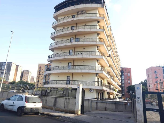 Appartamento quadrilocale in vendita in Via Maggio, Rapisardi, Catania