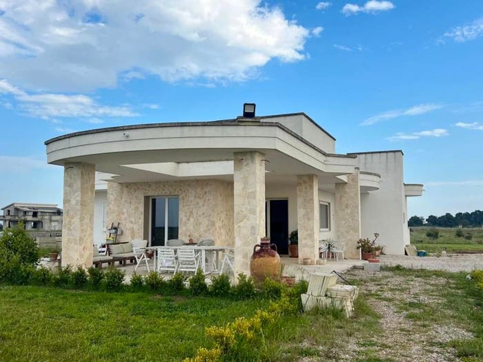 Casa con 6 locali in vendita in Strada Provinciale Lecce Vernole, Lizzanello