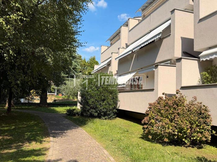 Appartamento trilocale in vendita in Via Resegone, Centro, Osnago