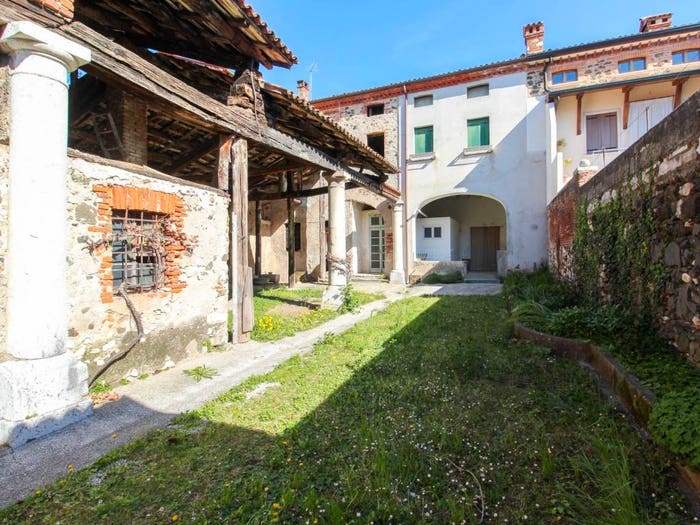 Casa con 6 locali in vendita in Via Pietra Rossa, Carrè
