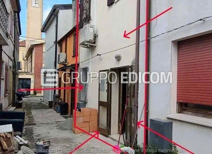 Casa bilocale in vendita in Via Cbattisti, Centro, Goro