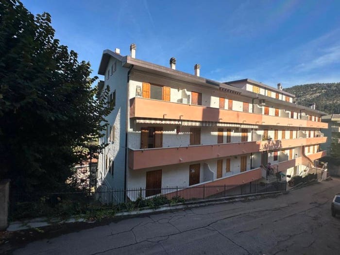 Appartamento trilocale in vendita in Via Giuseppe Galliano, Centro, Caramanico Terme
