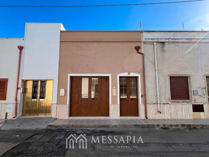 Casa trilocale in vendita in Via Umberto I, Centro, Alliste