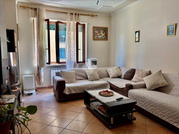 Appartamento trilocale in vendita in Via VIII Settembre, Centro, Pescia