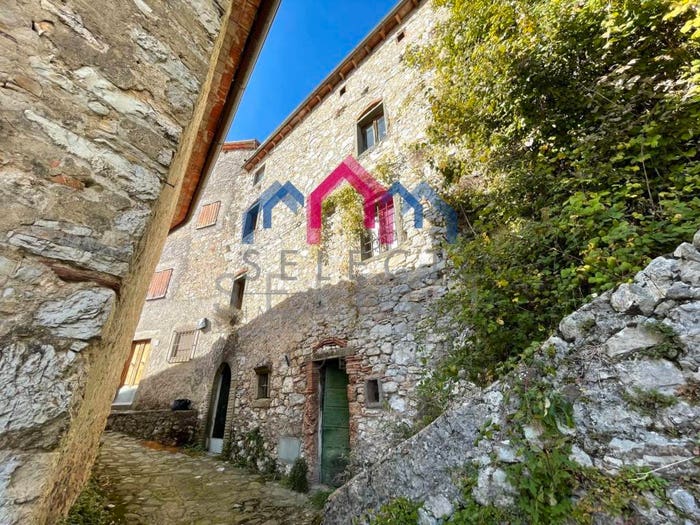 Casa con 5 locali in vendita in Bagni di Lucca