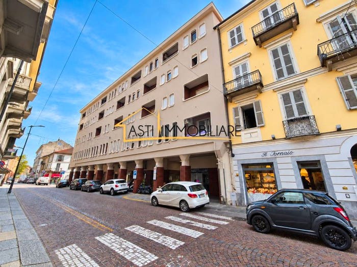 Appartamento con 5 locali in vendita in Galleria Francesco Argenta, Corso alla Vittoria Parco della Resistenza, Asti