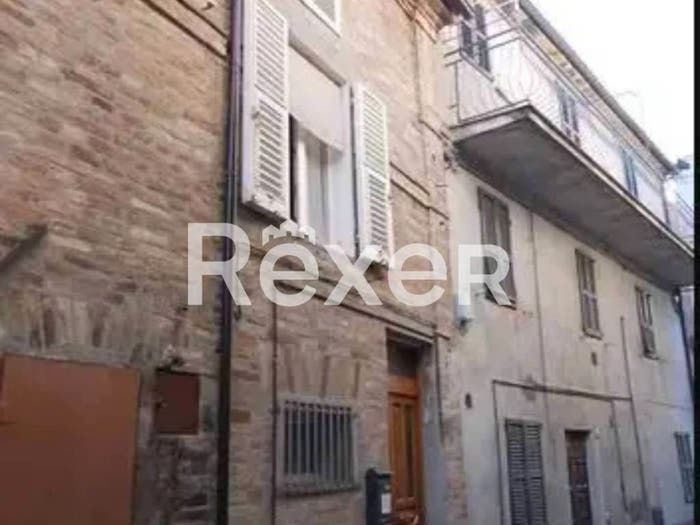 Casa con 6 locali in vendita in Piazza Giovanni Siccone, Centro, Rapagnano
