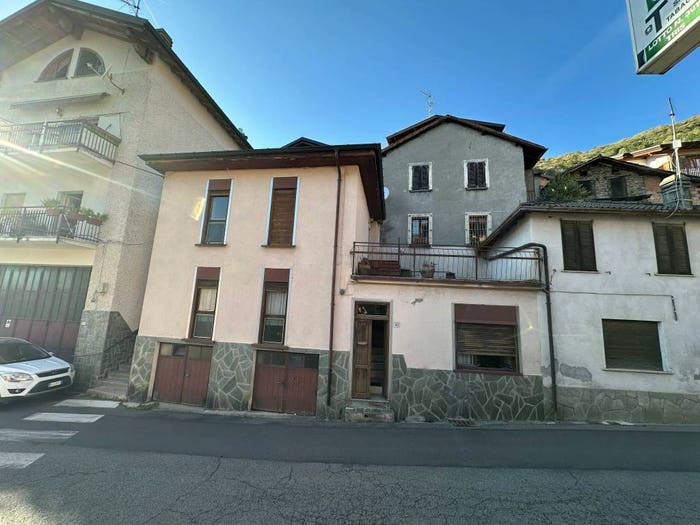 Casa bilocale in vendita in Via Roma, Vestreno, Valvarrone