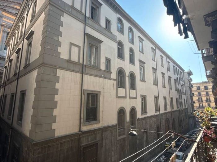 Appartamento quadrilocale in vendita in Corso Umberto I, Tribunali, Napoli