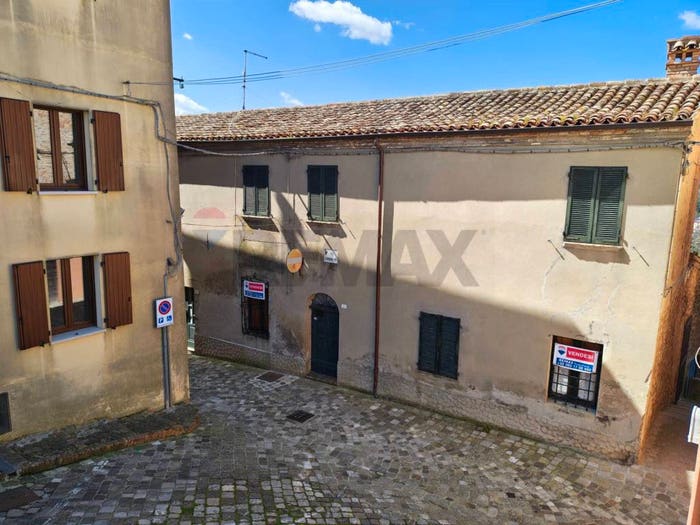 Casa con 6 locali in vendita in Via Secondaria Ponente, Centro, Mondaino