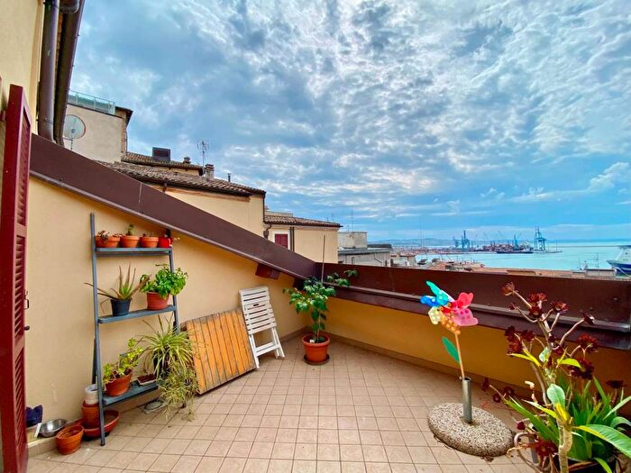 Appartamento quadrilocale in vendita in Via Ciriaco Pizzecolli, Centro Storico, Ancona