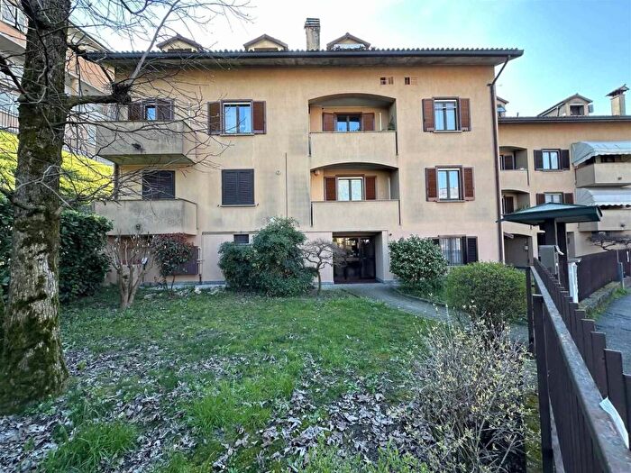 Appartamento trilocale in vendita in Via Tonolli, Centro, Sant'Angelo Lodigiano