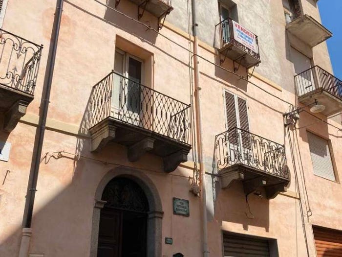 Appartamento quadrilocale in vendita in via Vittorio Emanuele, Centro, Dorgali