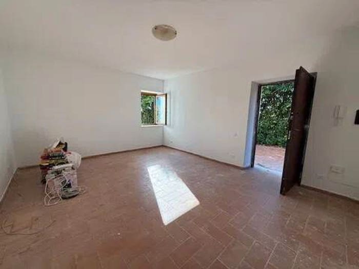 Appartamento quadrilocale in vendita in Ss, Centro, Capranica