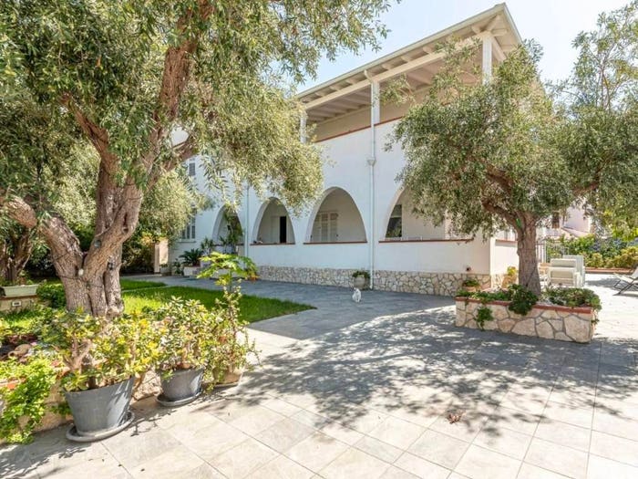 Casa con 6 locali in vendita in Via Antigone, Partanna, Palermo