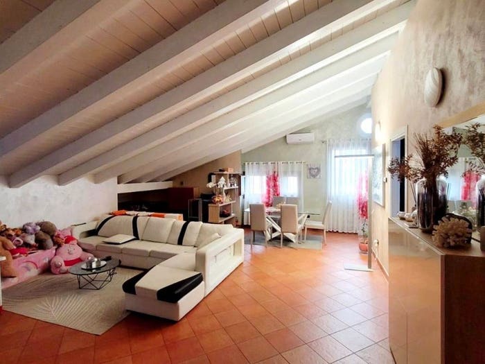 Casa quadrilocale in vendita in Via Rialto, Teolo