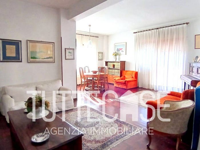 Appartamento con 6 locali in vendita in Via Sperlonga, Piccarello, Latina