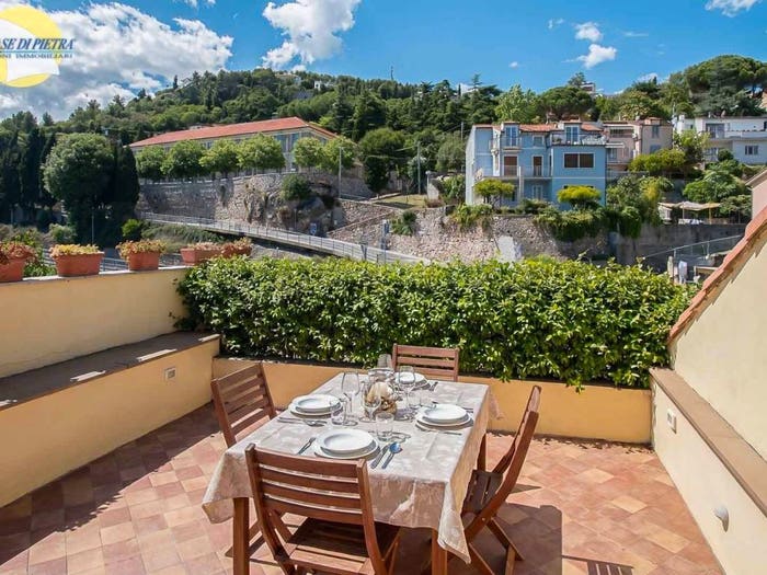 Casa quadrilocale in vendita in Via Rocca Crovara, Centro, Pietra Ligure