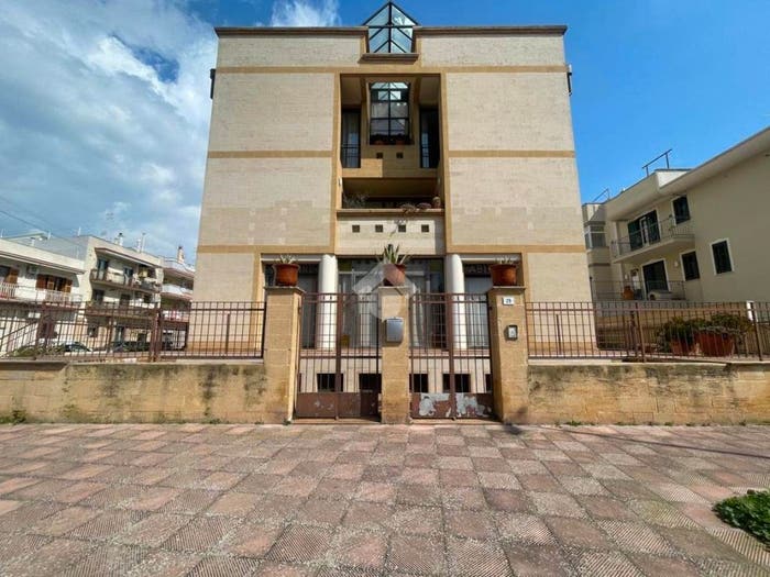 Casa con 6 locali in vendita in Via Michelangelo Buonarroti, Grottaglie