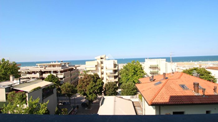 Appartamento con 5 locali in vendita in Viale Regina Elena, Rimini