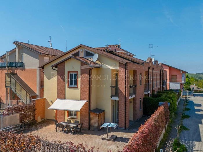 Casa con 6 locali in vendita in Viale Corrado Bianco, Centro, Costigliole d'Asti
