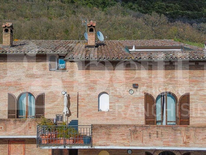 Appartamento con 6 locali in vendita in Via Marcello Cervini, Centro, Gubbio