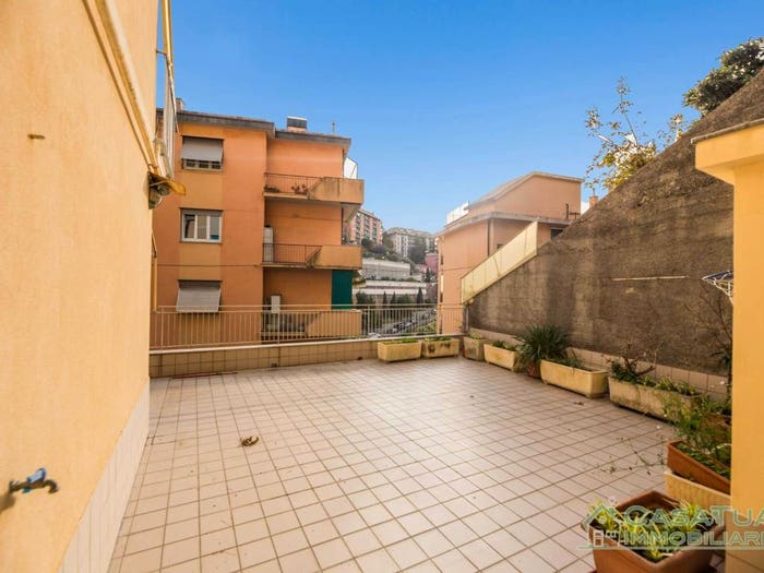 Appartamento con 6 locali in vendita in Via Aurelio Robino, Marassi, Genova