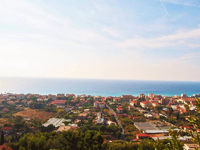 Casa con 6 locali in vendita in Piani di Borghetto Ospedale, Bordighera