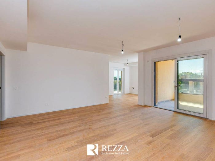 Appartamento quadrilocale in vendita in Via Roccaraso, Cortina d'Ampezzo, Roma