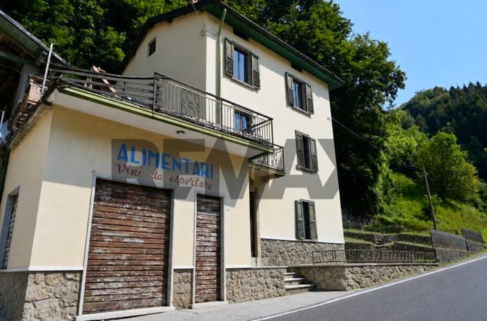 Casa con 6 locali in vendita in Dossena