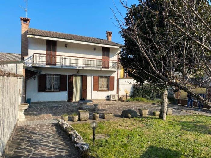 Casa trilocale in vendita in Via Cattaneo, Centro, San Bassano