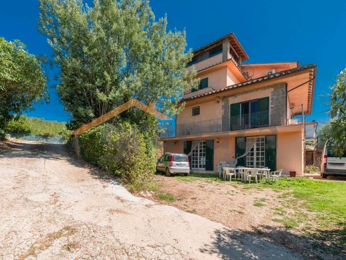 Casa con 6 locali in vendita in Strada Provinciale Claudia Braccianese, Bracciano
