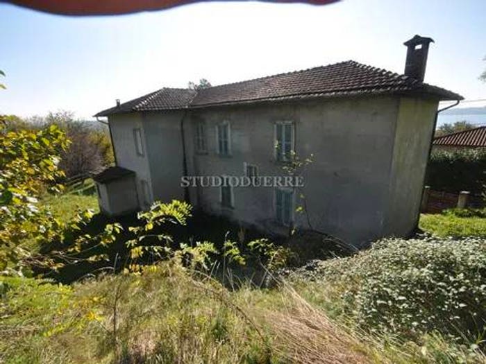 Casa con 6 locali in vendita in Via Bosco, Leggiuno