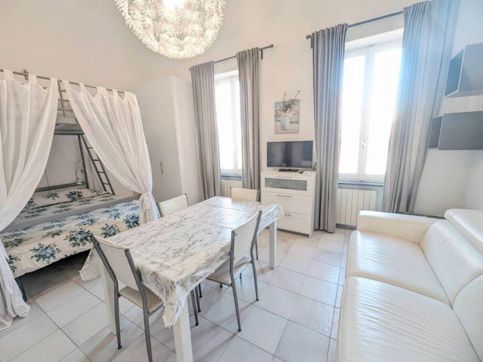 Appartamento bilocale in vendita in Piazza della Libertà, Laigueglia