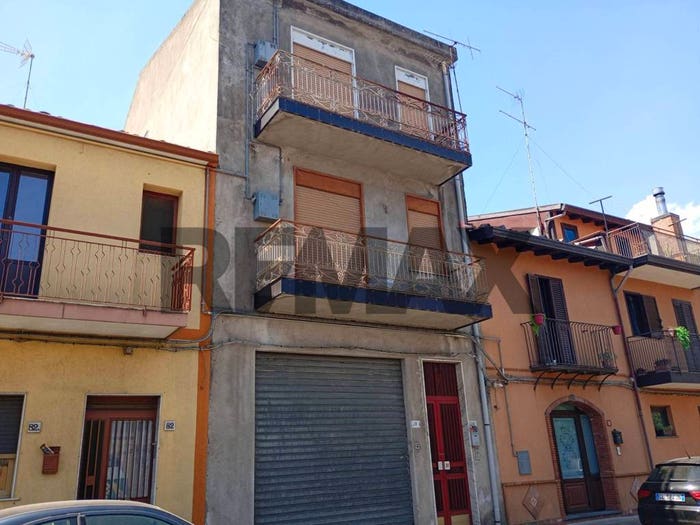 Casa con 6 locali in vendita in Via Giuseppe Bonaventura, Centro, Randazzo